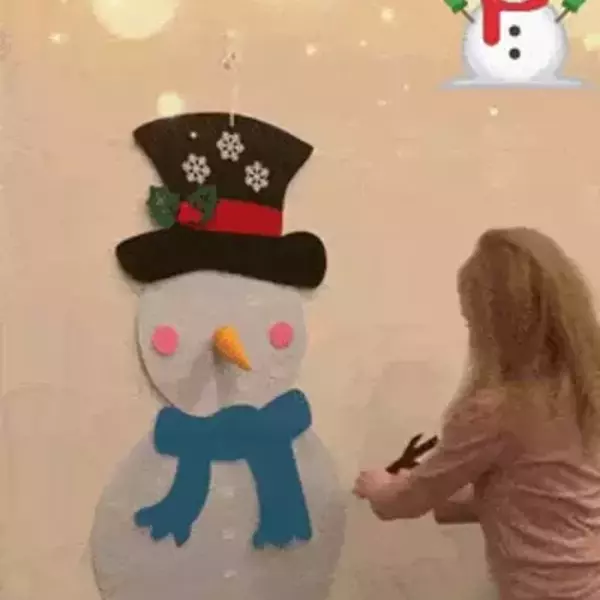 CHRISTMAS SNOWMAN – Plstený snehuliak s odnímateľnými ozdobami 02
