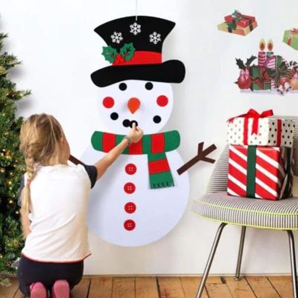 CHRISTMAS SNOWMAN – Plstený snehuliak s odnímateľnými ozdobami
